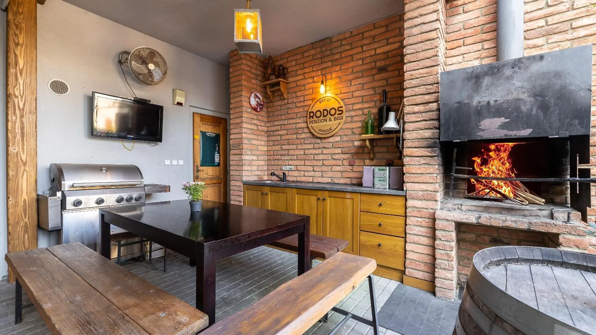 Penzion Rodos - Cafe براغ 2*,